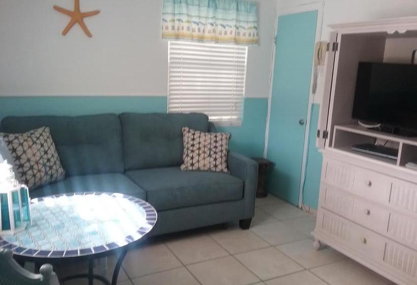 فندق على الطريق Tropical Bay Suites