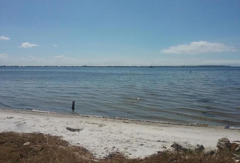 فندق على الطريق Tropical Bay Suites