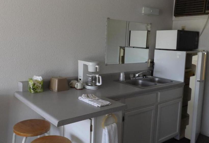 فندق على الطريق Twin Lakes Inn