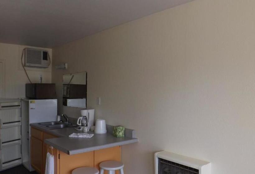 فندق على الطريق Twin Lakes Inn