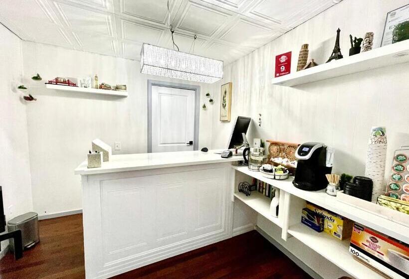 Mount Coolidge Motel