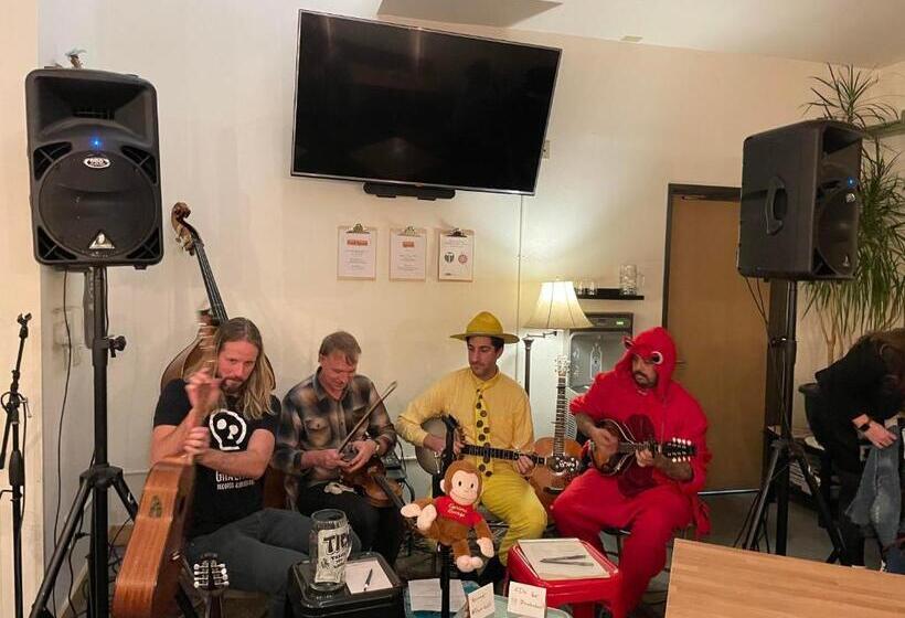 Northwest Portland Hostel