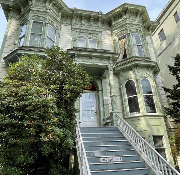 Northwest Portland Hostel