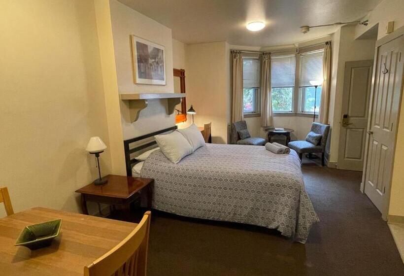 Northwest Portland Hostel