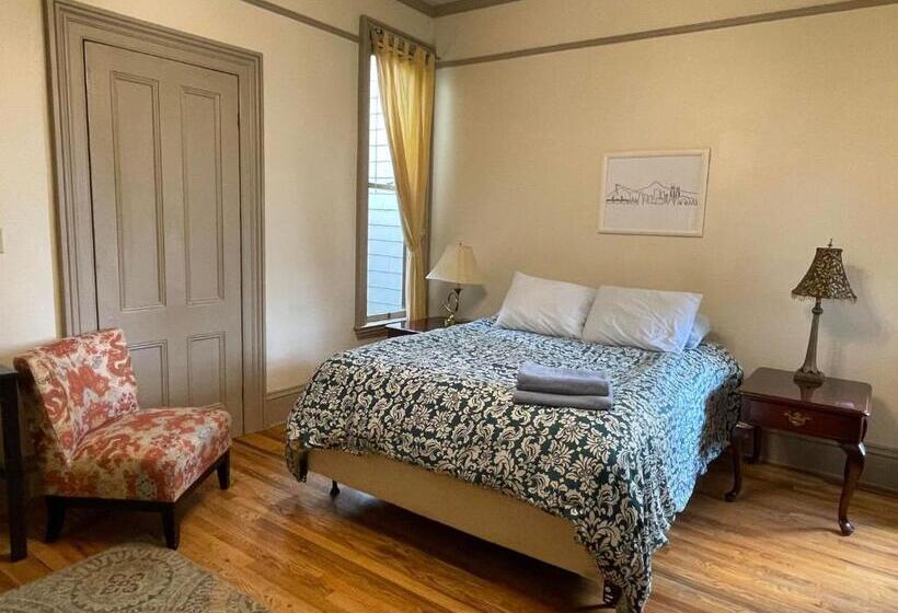 Northwest Portland Hostel