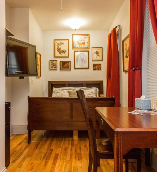 Ray's Bucktown Bed And Breakfast