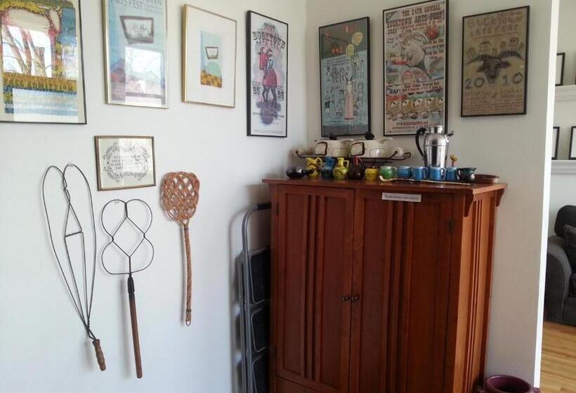 Ray's Bucktown Bed And Breakfast