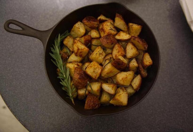 Ray's Bucktown Bed And Breakfast