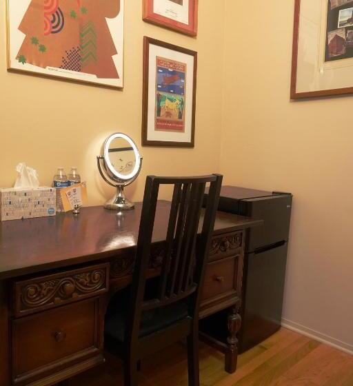 Ray's Bucktown Bed And Breakfast