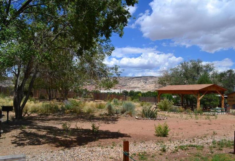 منتجع Escalante Outfitters