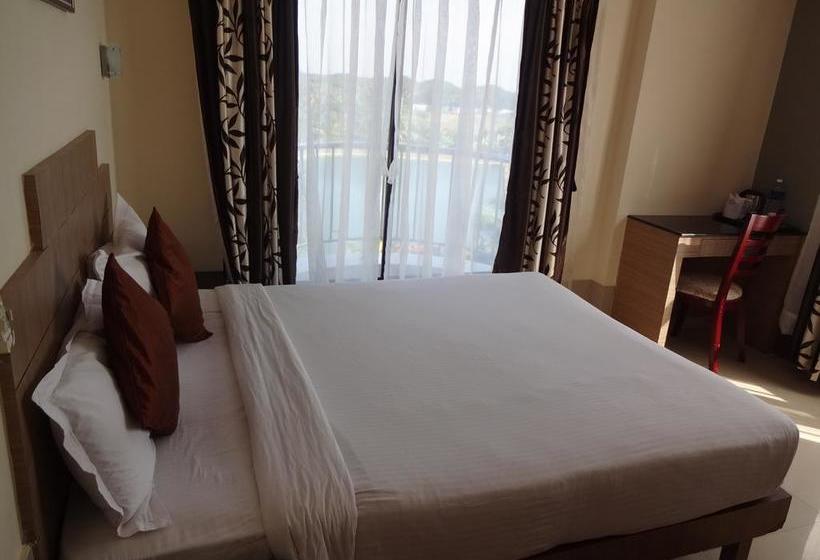 Royal Riviera  & Resort