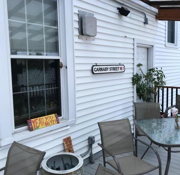 Rose Manor Bed & Breakfast