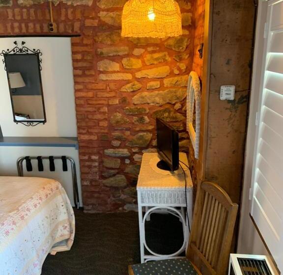 Sugarloaf Mountain Motel