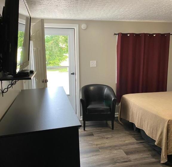 The New Lantern Motel