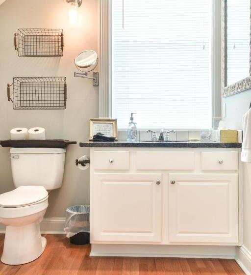 Barren Breeze Bed And Breakfast