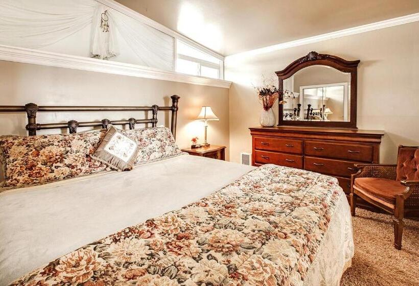 Beachwood Condos & Resort