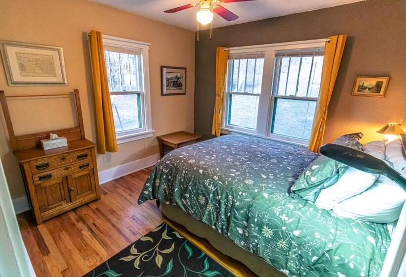 مبيت وإفطار 1899 Inn