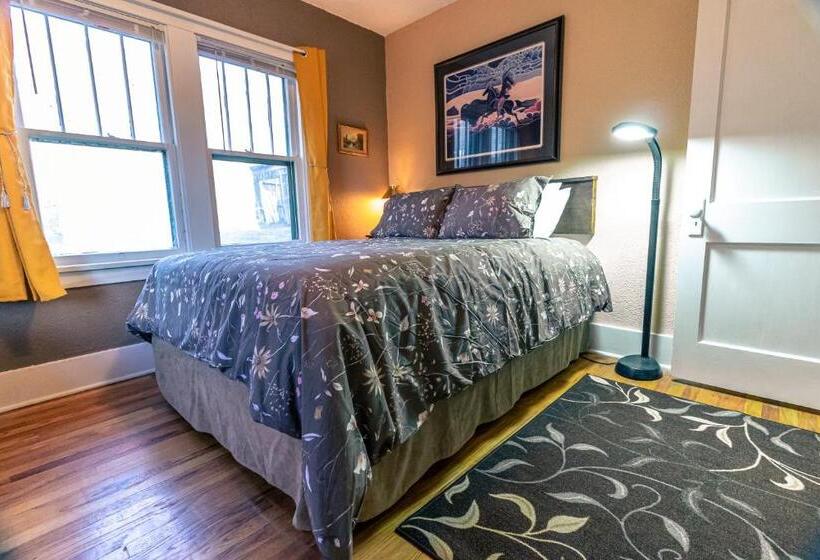 مبيت وإفطار 1899 Inn