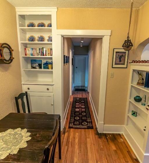 مبيت وإفطار 1899 Inn