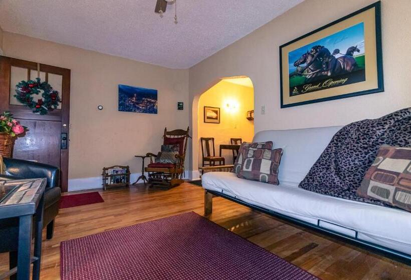 مبيت وإفطار 1899 Inn