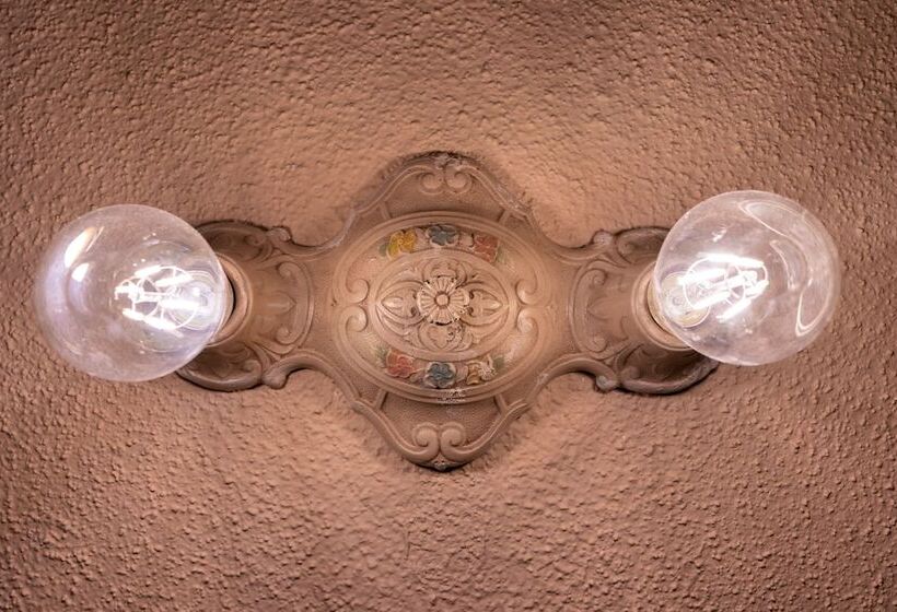 مبيت وإفطار 1899 Inn