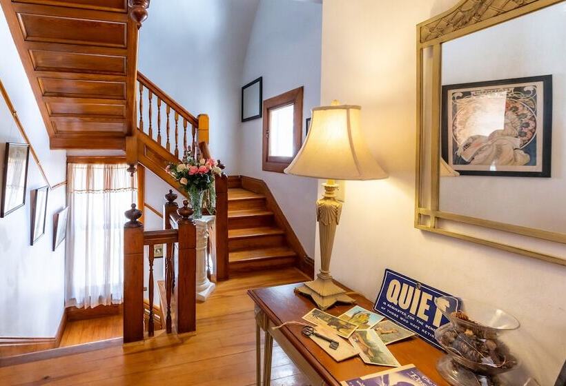 مبيت وإفطار 1899 Inn