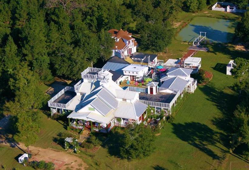 Bed and Breakfast Book Nook Inn