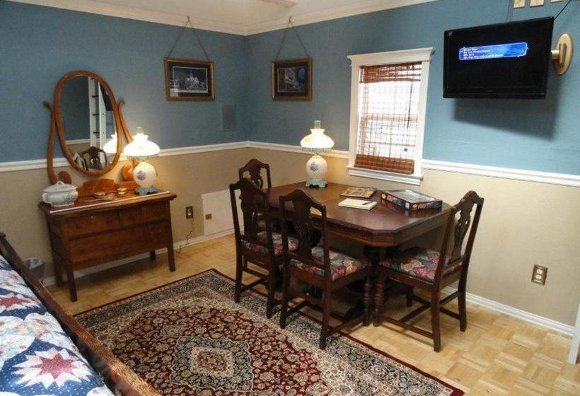 Bed and Breakfast Book Nook Inn