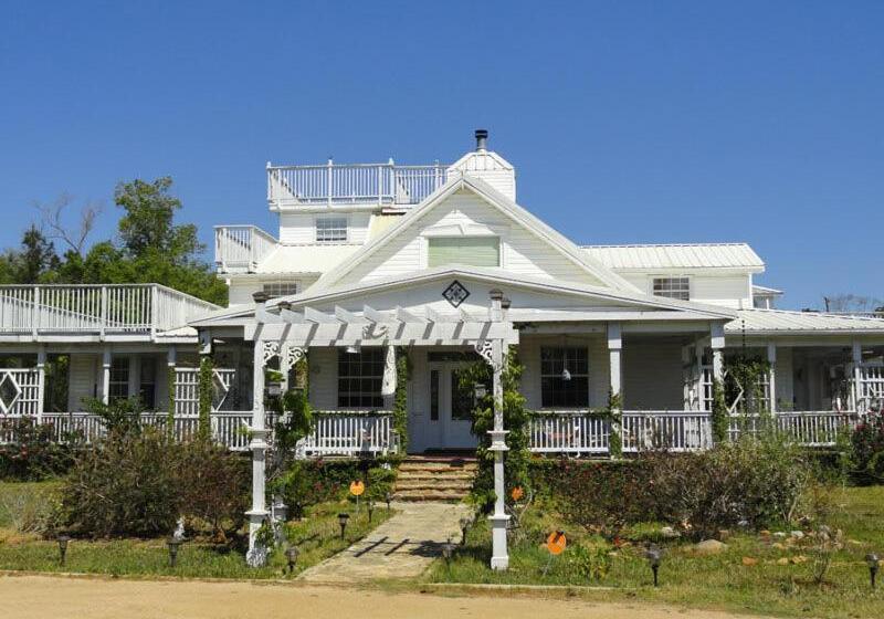 ベッドアンドブレックファースト Book Nook Inn