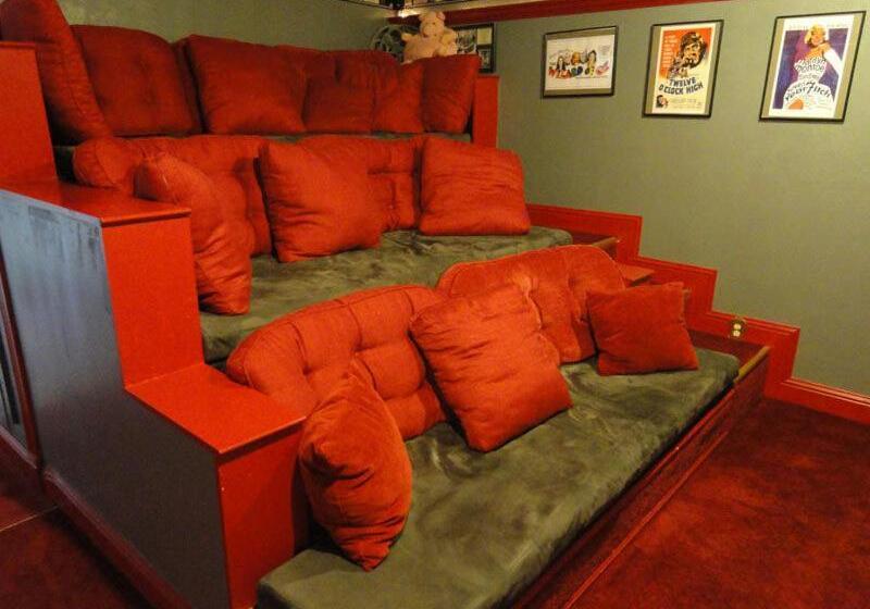 Bed and Breakfast Book Nook Inn