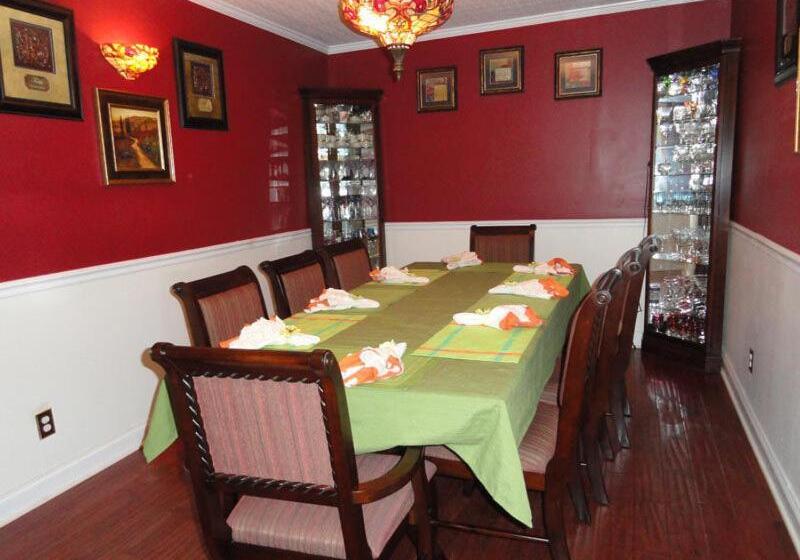 Bed and Breakfast Book Nook Inn