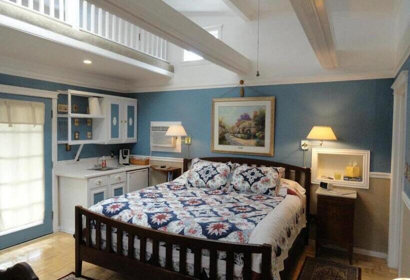 Bed and Breakfast Book Nook Inn