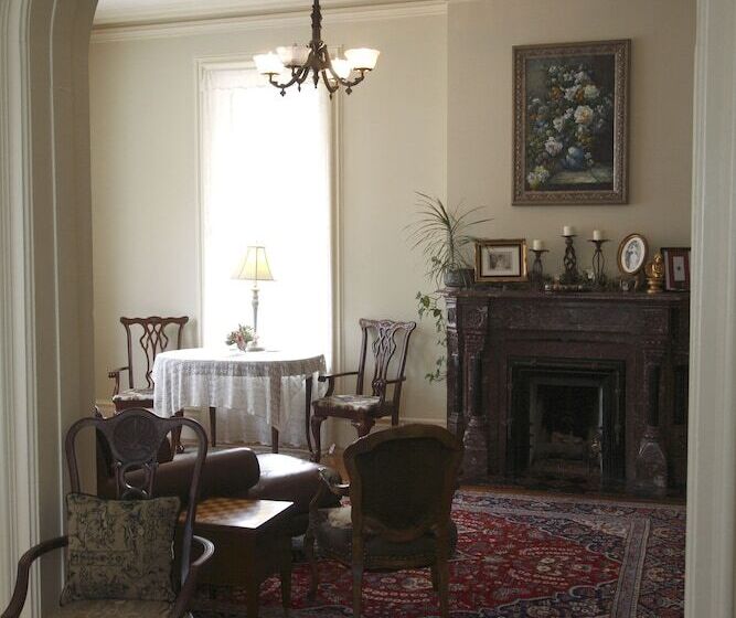 مبيت وإفطار Hamilton House