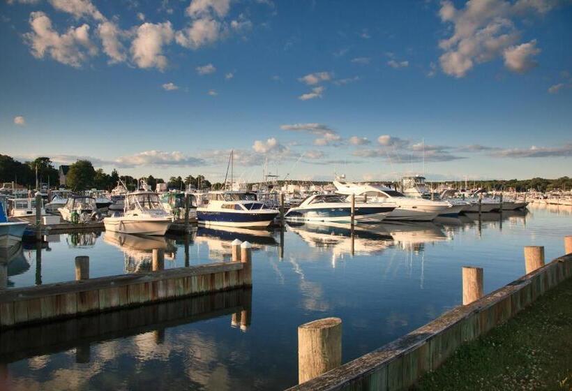 مبيت وإفطار Inn At Harbor Hill Marina