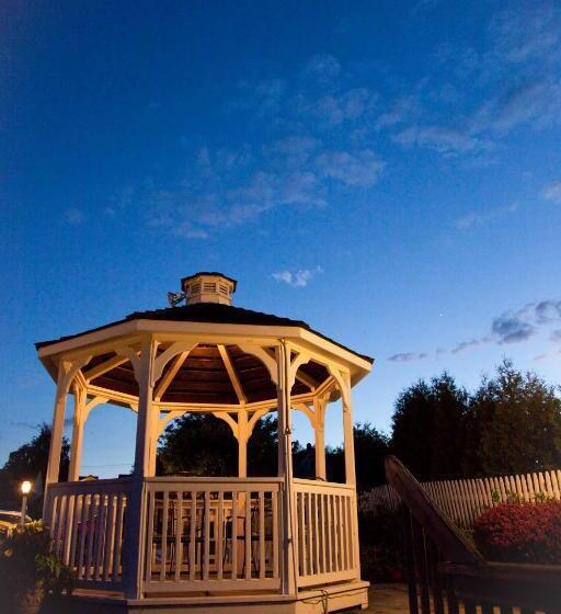 مبيت وإفطار Inn At Harbor Hill Marina