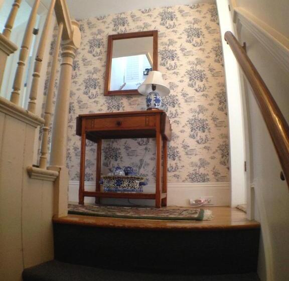 مبيت وإفطار Lantana House