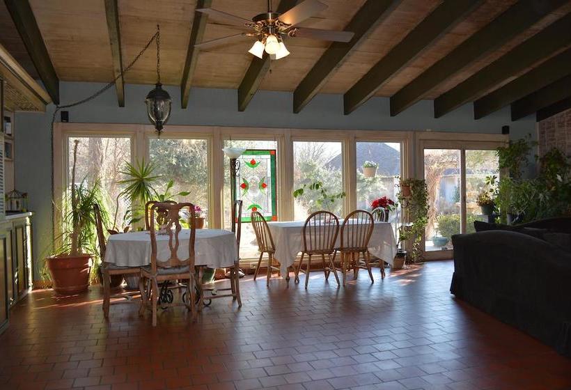 مبيت وإفطار Lindley House Garden Cottages