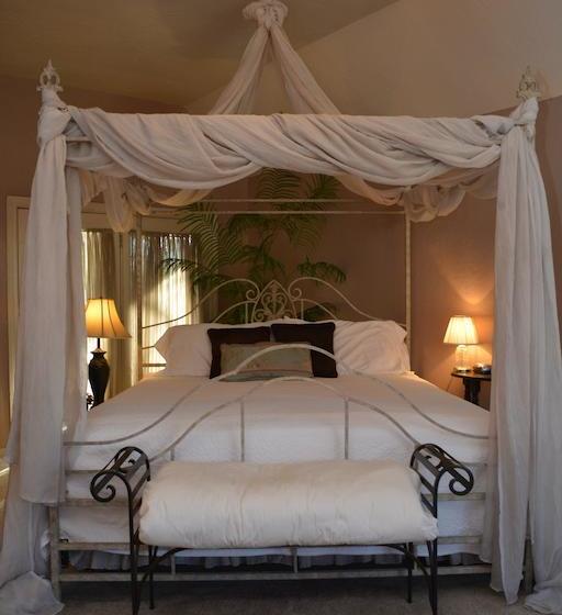 مبيت وإفطار Lindley House Garden Cottages