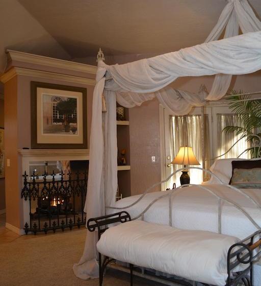 مبيت وإفطار Lindley House Garden Cottages