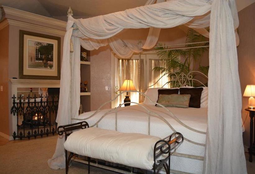 مبيت وإفطار Lindley House Garden Cottages