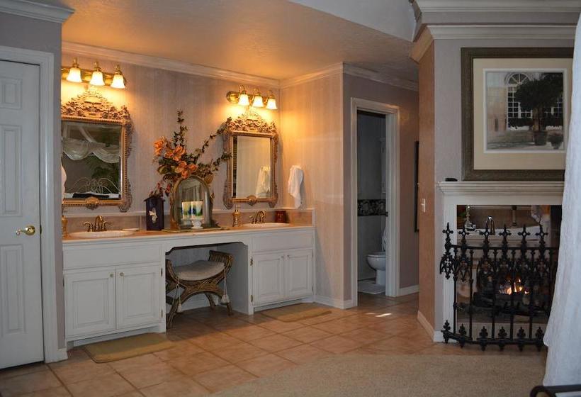 مبيت وإفطار Lindley House Garden Cottages