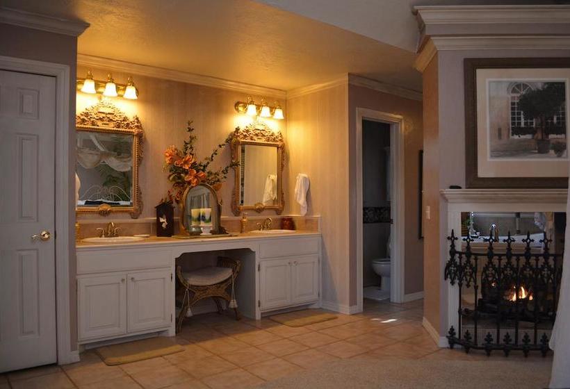 مبيت وإفطار Lindley House Garden Cottages