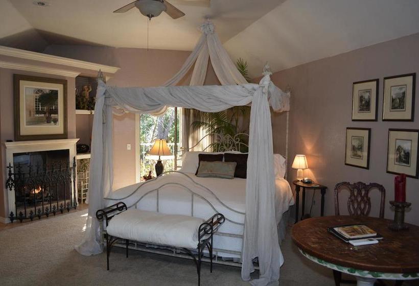 مبيت وإفطار Lindley House Garden Cottages