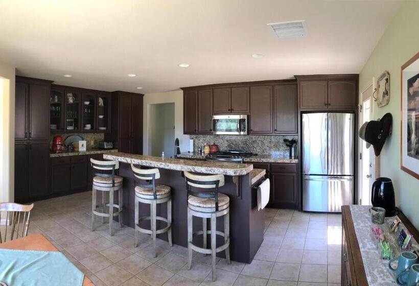 민박 Red Tail Ranch