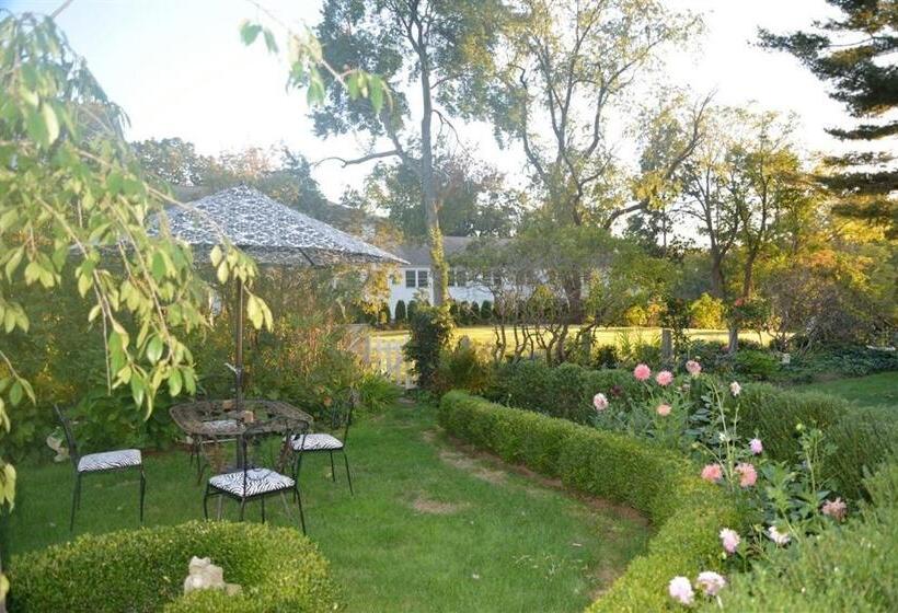 تختخواب و صبحانه The Connecticut River Valley Inn