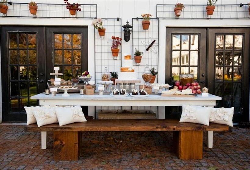 تختخواب و صبحانه The Connecticut River Valley Inn