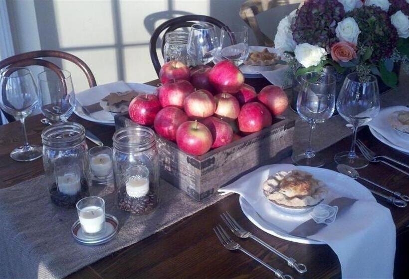 تختخواب و صبحانه The Connecticut River Valley Inn