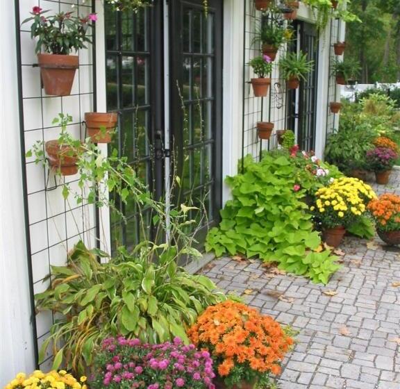 تختخواب و صبحانه The Connecticut River Valley Inn