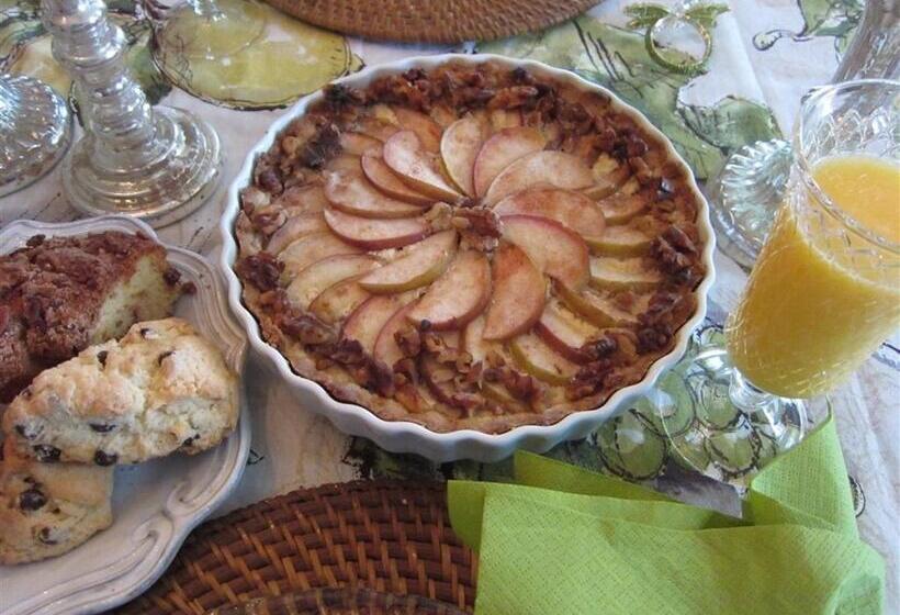 تختخواب و صبحانه The Connecticut River Valley Inn