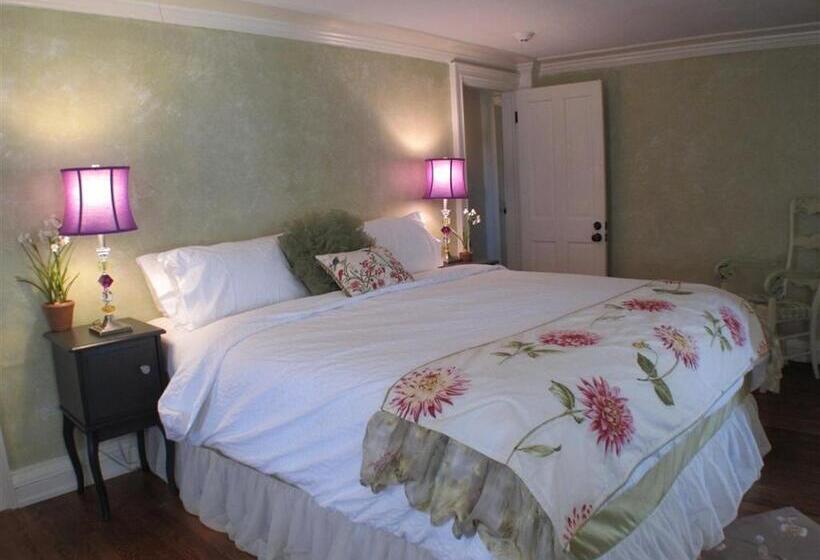 تختخواب و صبحانه The Connecticut River Valley Inn